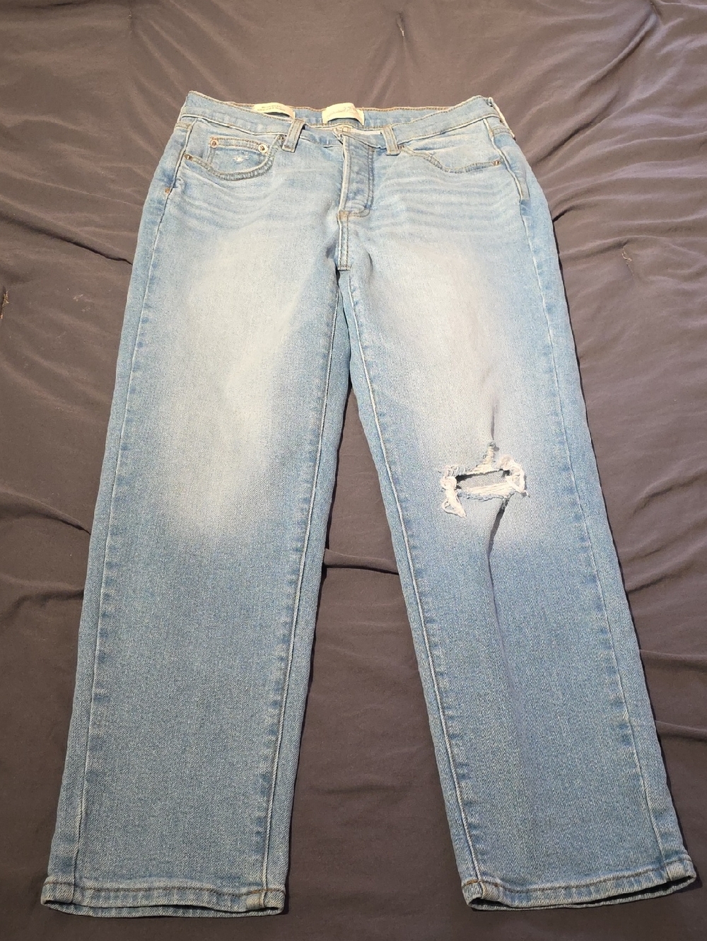Universal Thread Light Blue Straight-Leg Ripped Jeans